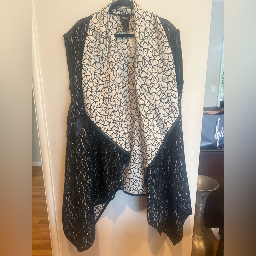 NWT Bebe B/W Marble Vest